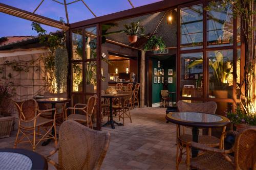 Rione III Colonna Hotel | Oceanfront Retreat at TB Place Roma: Guest Rated 9.4/10