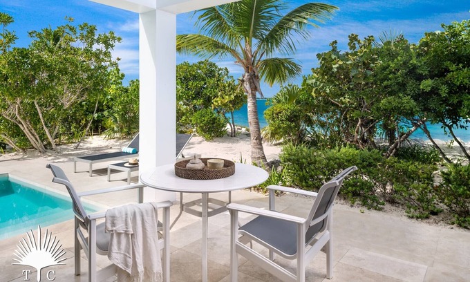 Providenciales House | Water Edge Villa: Beachfront Bliss on Grace Bay Beach