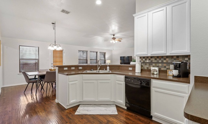 Little Elm House | Pet-Friendly 3 Bedroom Home in Little Elm - Ideal for Families