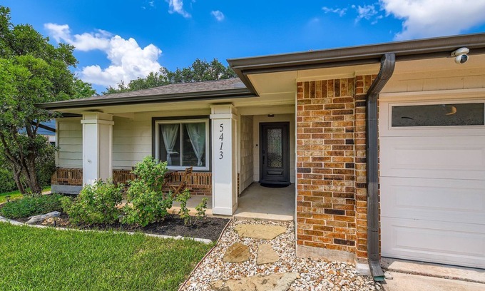 East Oak Hill House | TCH - Comfy 4bd/2ba home in Austin with Workspace