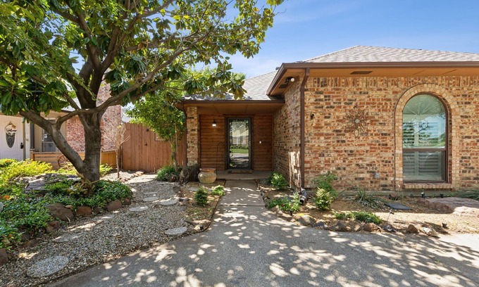 Northwest Dallas House | TCH - Spacious 3bd/3ba home in Dallas w/Workspace