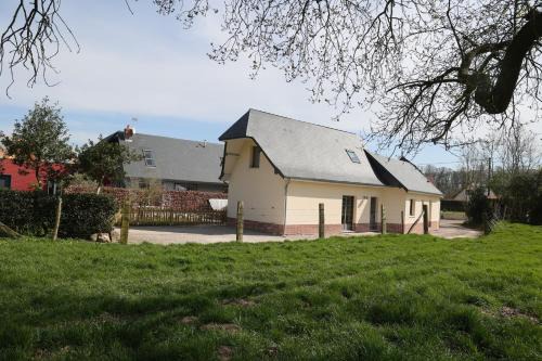 Bouillancourt-en-Sery House | Relax at Tchio Batteux: Family-Friendly Gîtes with Spa