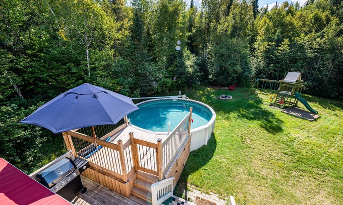 Sainte-Agathe-des-Monts Ski Chalet | Inviting Cottage with Mountain View & Heated Pool Retreat