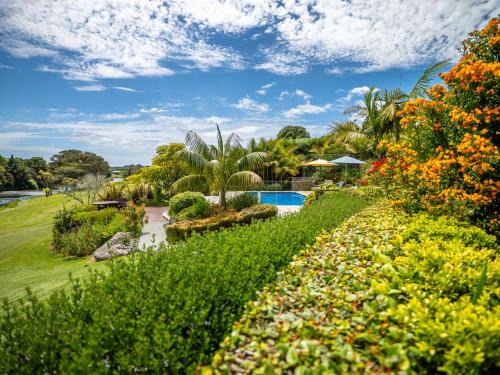 Haruru Cabin | Experience Te Awa Lodge: 5-Star Stay with Pool & Breakfast