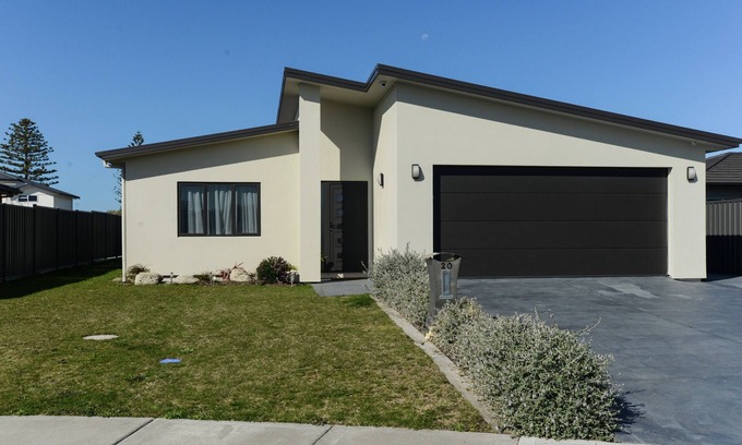 Napier Cottage | Oceanfront Te Awa Napier Treasure - Top-Rated Family Retreat