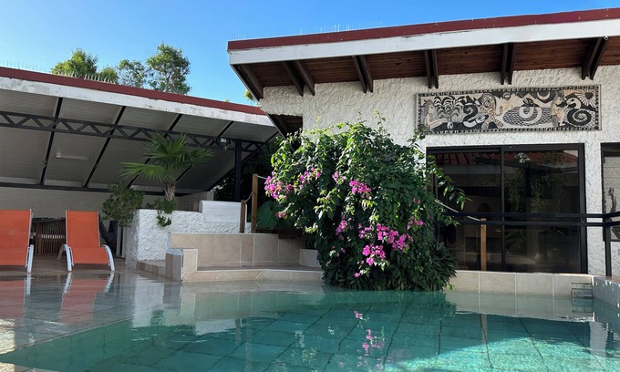 Moorea-Maiao House | Te Fiti Lodge Tiahura - Swimming pool and lagoon access
