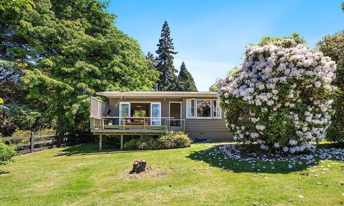 Taupo House | Family-Friendly Te Kopua Holiday Home at Acacia Bay