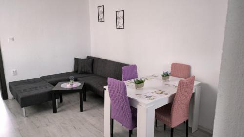 Samokov Apartment | Highly Rated Tea House Samokov: Family and Pet Friendly Stay