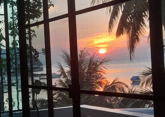 Thong Sala House | Oceanfront Tea Moon Beach House - Guest Rated 9.1/10