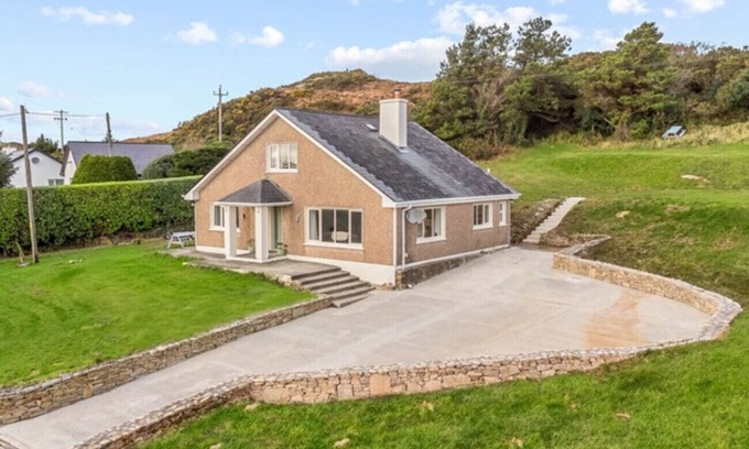 Clifden House | Discover Teach Eile: Family-Friendly Getaway Near Clifden