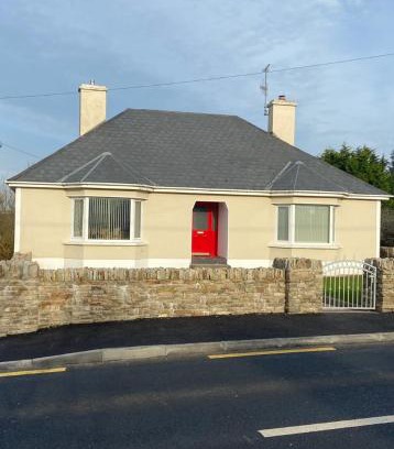 Dungloe House | Top-Rated Family Retreat at Teach Kitty Con – Book Now!