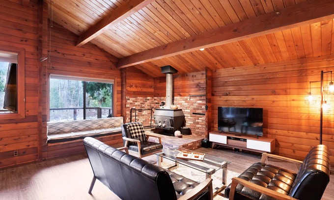 Gold Bar Cabin | Explore Teague's Cabin by the River – Family & Pet Friendly