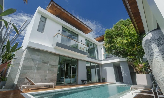 Choeng Thale Villa | Teak 5 Bedroom Luxurious Pool Villa, Bangtao Beach