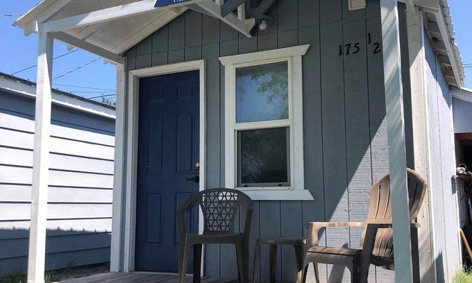 Columbia Falls Cabin | Charming Retreat at Teakettle Kabin with Family-Friendly Amenities