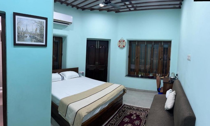 Kalighat House | Pet-Friendly Retreat at Teakwood Suite - Nokha House