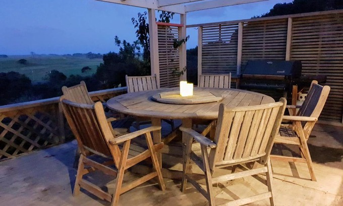 Ngataki House | Family-Friendly Tealuca Holiday Home with Kitchen Access
