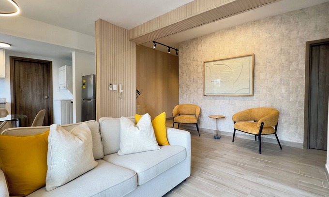 Evaristo Morales Apartment | ✨TECHO FELIZ RENTALS | POOL IN ROOFTOP: City Views 2BR EVARISTO MORALES🌟