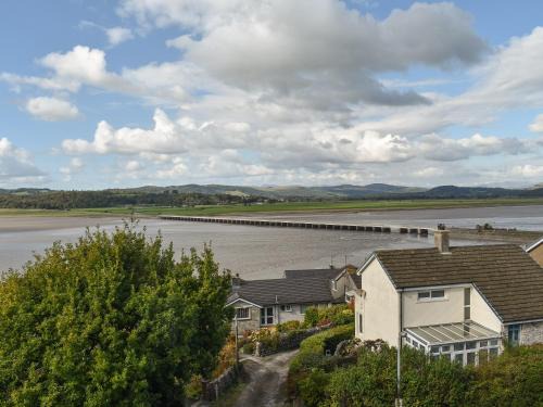 Arnside House | Pet-Friendly Retreat at Teds Place - Rated 9/10 by Guests