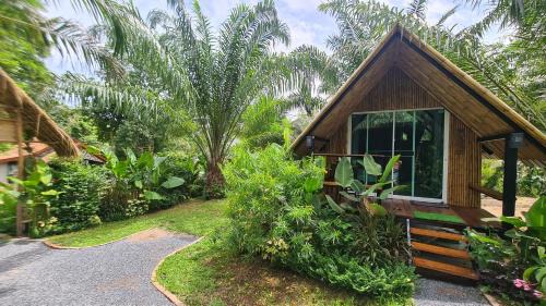 Krabi Hotel | Tranquil Tee Bungalow Surrounded by Lush Jungle Retreat