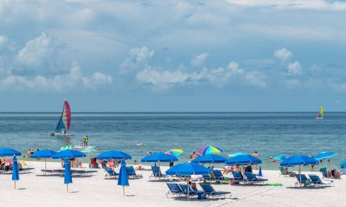 Hammock Bay Condo | Tee by the Sea-Hammock Bay Condo w/Marco Marriott Beach Club & Golf Privileges