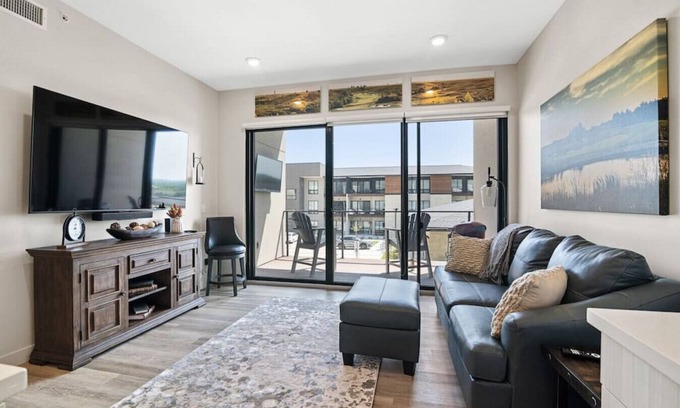Manhattan Condo | Top-Rated Tee'd Up at Home Stay MHK with Family Amenities