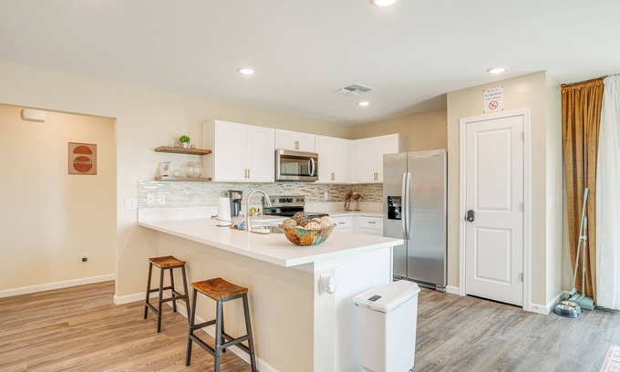 Wickenburg Cottage | Tee Off & Soak in Mtn Views: Arizona Desert Oasis!