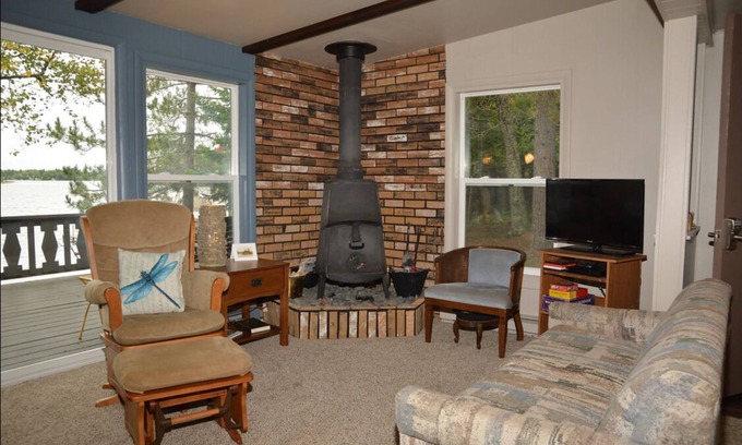 Superior House | Lakefront TeeGeeLee Cabin: Guest Rated 10/10 with Spa