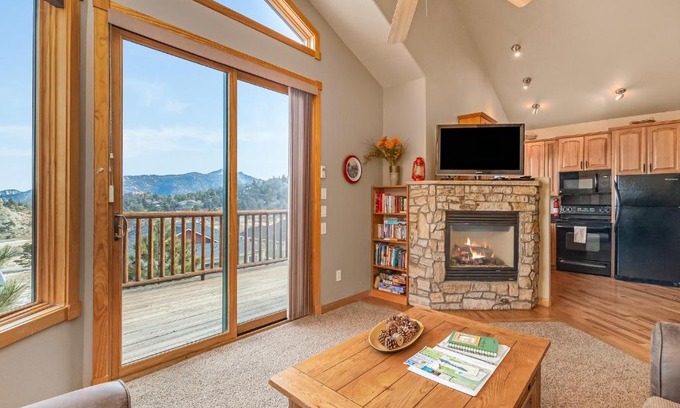 Estes Park Apartment | Discover Teepee Mountain 12A Condo with Pool & Breakfast