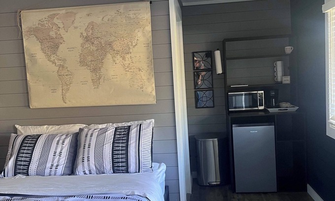Roscommon Apartment | TeePee Room 16-Newly Renovated