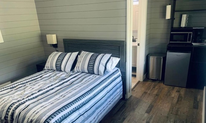 Roscommon Apartment | Welcoming TeePee Room 6 - Perfect for Families