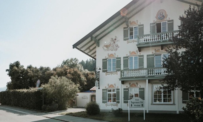 Finsterwald Hotel | Inviting Tegernseer Hof: Pet-Friendly with Breakfast Included