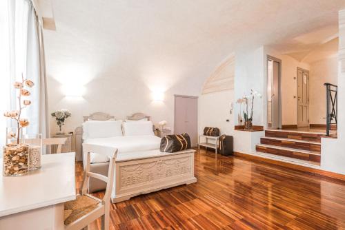 Rione III Colonna House | Teichnersuite: 4-Star Pet-Friendly Retreat with Breakfast