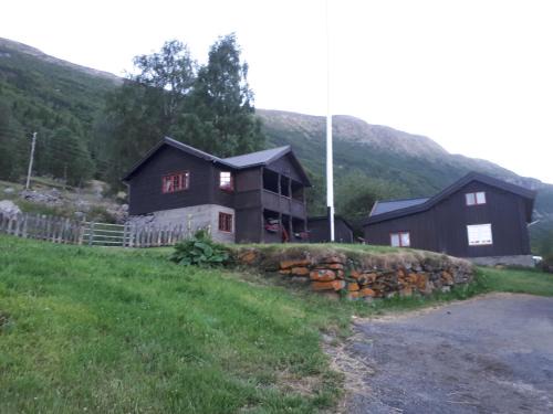 Lom House | Discover Teigen Gard: Pet-Friendly Retreat with Great Reviews