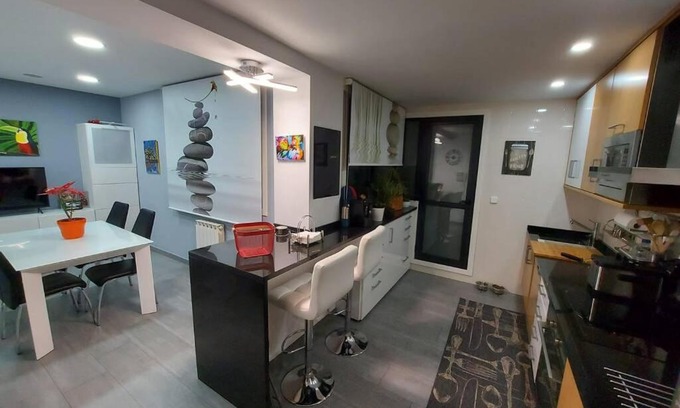 Vigo Apartment | Teixugueiras 16: Oceanfront Retreat with High Guest Ratings