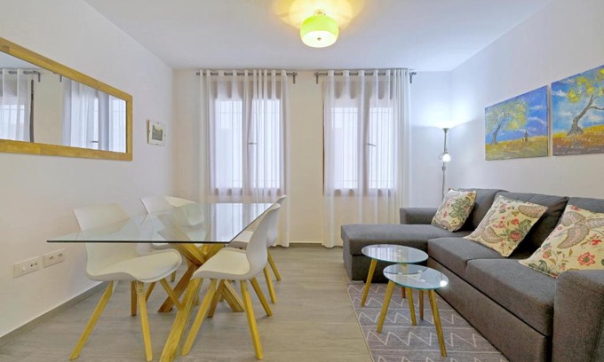 La Trinidad-San Juan y Todos los Santos Apartment | Discover Tejón y Marín: Exceptional Apartment in Historic Center