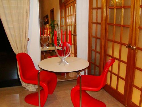 Linda-a-Velha Apartment | Tejo Apartment: Oceanfront Escape with Pet-Friendly Perks