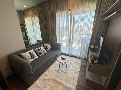 Thon Buri Apartment | Discover Tela Condo: Oceanfront Retreat with Pool Access