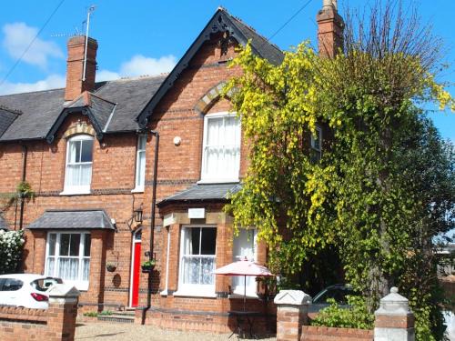 Stony Stratford Bed & Breakfast | Pet-Friendly Telford House: Guest Rated 9.4/10