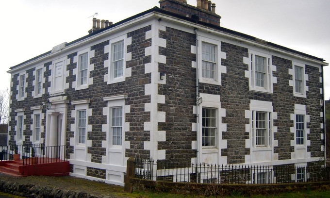 Beattock House | Spacious Telford Manor House: Sleeps 26 with Great Amenities