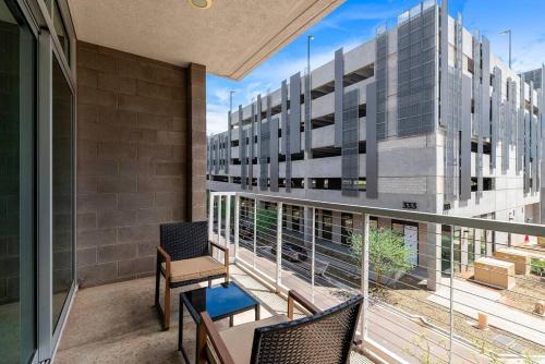 Riverside Apartment | Pet-Friendly Tempe Lofts with Pool & Family Amenities