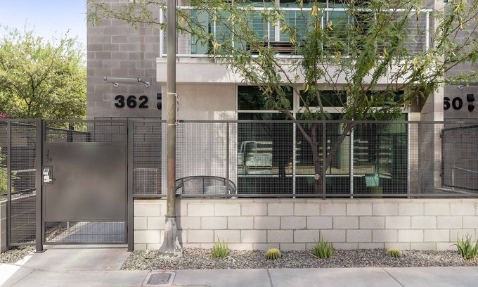 Riverside Apartment | Cozy Tempe Studios with Pool, Spa & Breakfast Included