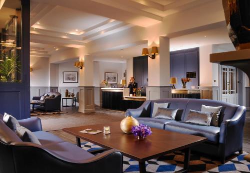 Temple Bar Hotel | Experience Comfort at Temple Bar Hotel with Pool & Dining