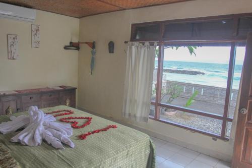 Candi Dasa Hotel | Relax at Temple Cafe & Cottages with Ocean Views and Spa
