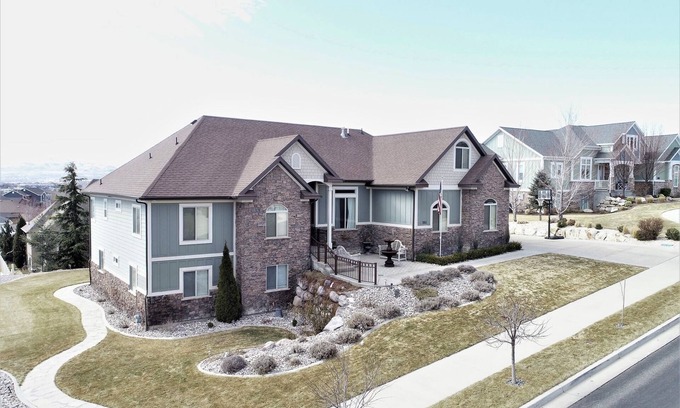 South Jordan Apartment | Temple Views: Family-Friendly Stay with Breakfast Included