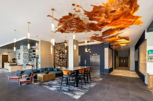 East Market District Hotel | Exceptional Tempo By Hilton in Downtown Louisville Nulu