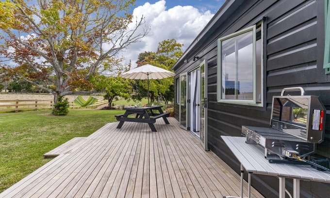 Matakana House | Relaxing Ten 37 - Matakana Holiday Home with Spa & Hot Tub