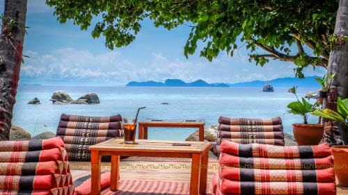 Satun Resort | Experience the Beauty of Ten Moons Lipe Resort with Ocean Views