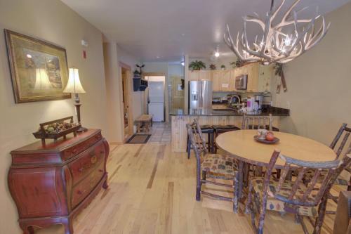 Mountain House House | Discover Tenderfoot Lodge 2613: Family-Friendly Retreat