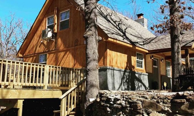 Cookson House | Discover Tenkiller Lake & Leisure Cabin: Pet-Friendly Retreat