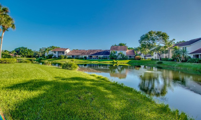 Central Naples Apartment | Beautiful Lakeview Condo with Pool & Free Wi-Fi in Naples